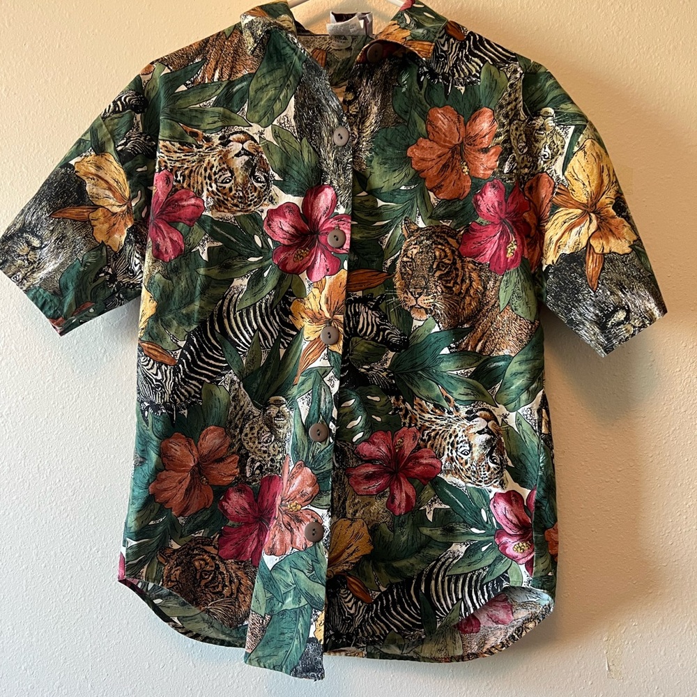 Button down short sleeve shirt
